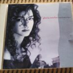 ラテンポップの女王、グロリア・エステファは暑い夏にピッタリ!